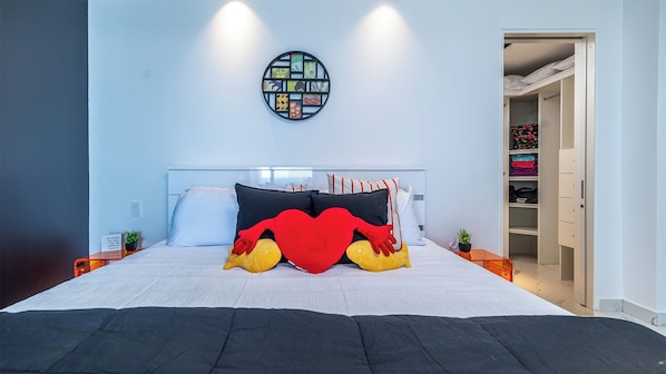 3 bedrooms, individually decorated, individually furnished, bed sheets