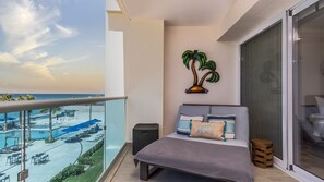 Kondominium, Beberapa Tempat Tidur, balkon, pemandangan samudra (Encantame Towers Velero 305) | Teras/patio