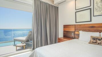 2 bedrooms, individually decorated, individually furnished