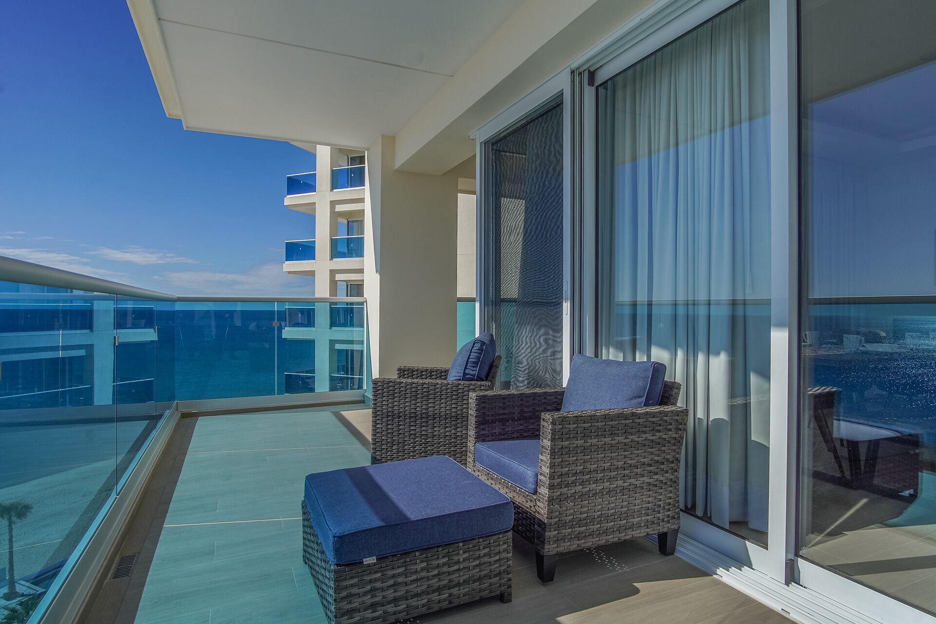Condo, varias camas, balcón, vista al océano (Encantame Towers Verano 805) | Terraza o patio