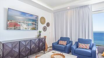 Kondominium, Beberapa Tempat Tidur, balkon, pemandangan samudra (Encantame Towers Verano 805) | Area keluarga | Televisi layar datar 42-inci dengan saluran TV digital