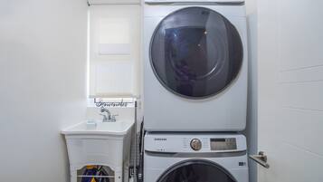 Condo, Multiple Beds, Balcony, Ocean View (Encantame Towers Verano 805) | Laundry