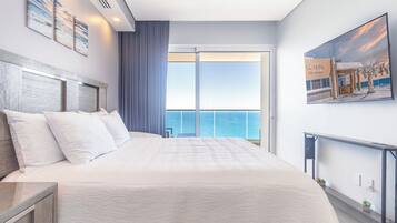 Condo, varias camas, balcón, vista al océano (Encantame Towers Viento 2004) | 2 habitaciones, decoración personalizada y muebles diferentes