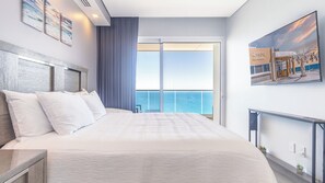 Condo, varias camas, balcón, vista al océano (Encantame Towers Viento 2004) | 2 habitaciones, decoración personalizada y muebles diferentes