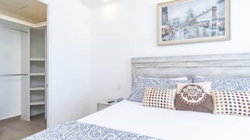 Condo, Multiple Beds, Balcony, Ocean View (Encantame Towers Viento 404) | 2 bedrooms, individually decorated, individually furnished, bed sheets