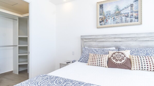 公寓式客房, 多张床, 阳台, 海洋景观 (Encantame Towers Viento 404) | 2 多间卧室、特色装修、特色家居、床单