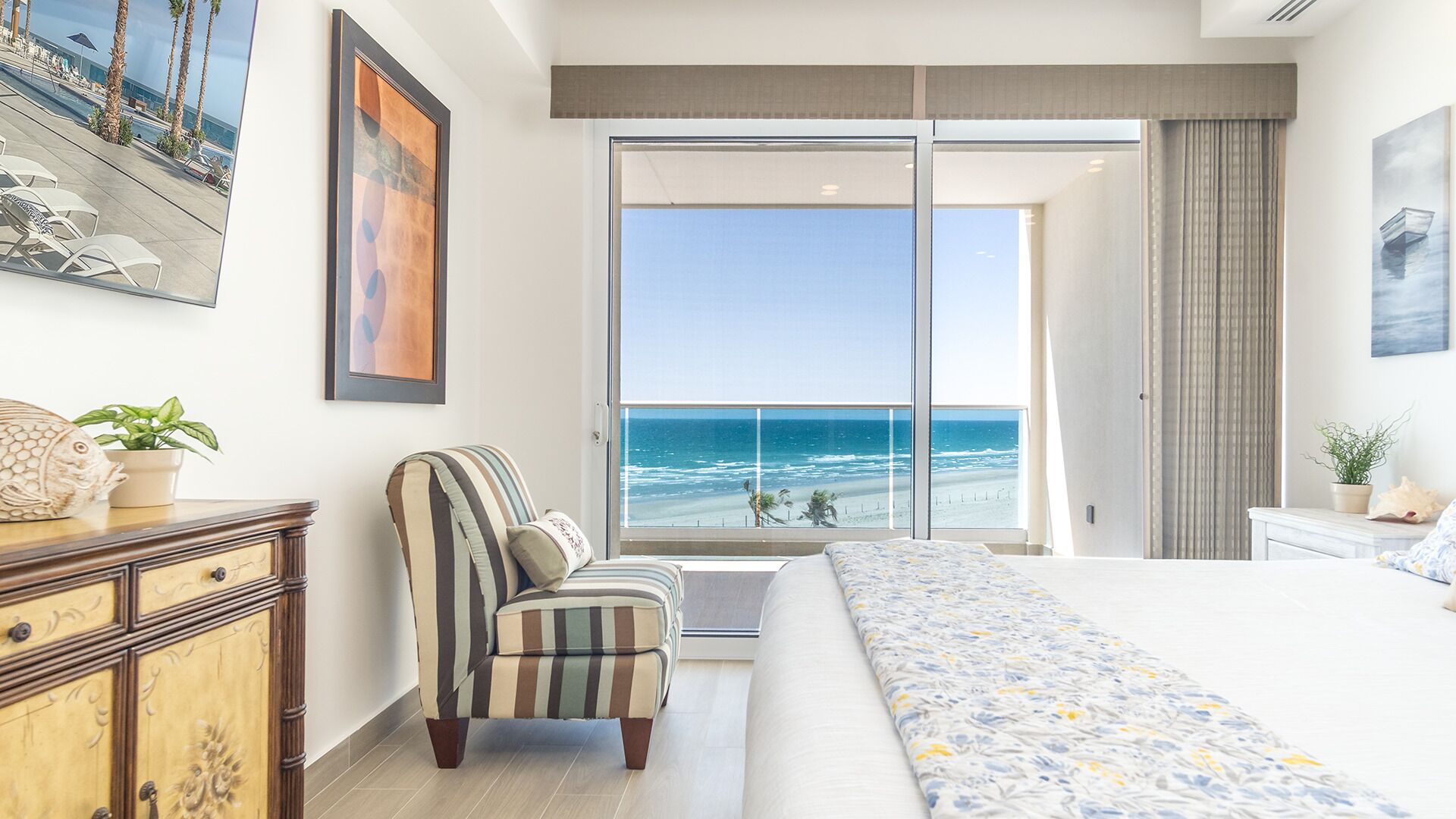 Condo, nhiều giường, ban công, quang cảnh biển (Encantame Towers Viento 404) | 2 phòng ngủ, trang trí khác biệt 