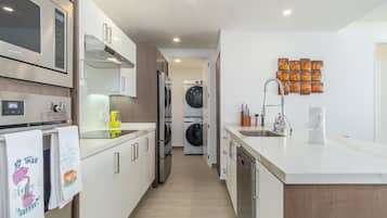 Kondominium, Beberapa Tempat Tidur, balkon, pemandangan samudra (Encantame Towers Viento 404) | Laundry