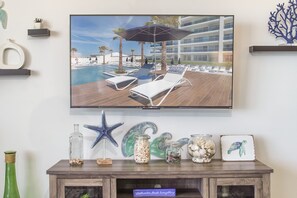 คอนโด, หลายเตียง, ระเบียง, วิวทะเล (Encantame Towers Verano 1404) | ภายใน