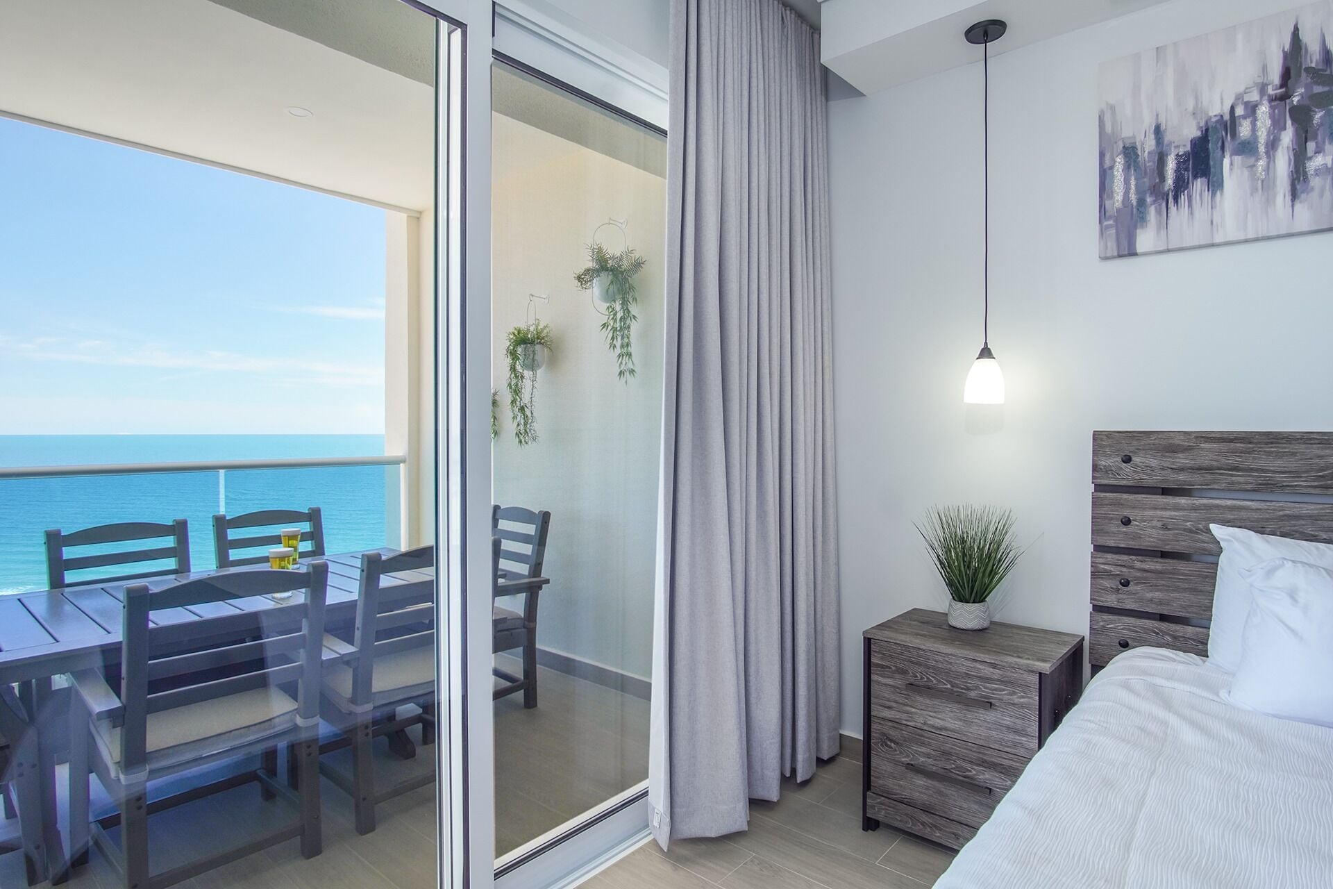 公寓式客房, 多张床, 阳台, 海洋景观 (Encantame Towers Verano 1404) | 2 多间卧室、特色装修、特色家居、床单