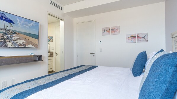 Condo, Multiple Beds, Balcony, Ocean View (Encantame Towers Viento 801)