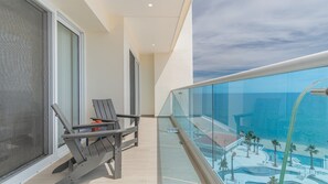 Condo, Multiple Beds, Balcony, Ocean View (Encantame Towers Viento 801) | Terrace/patio