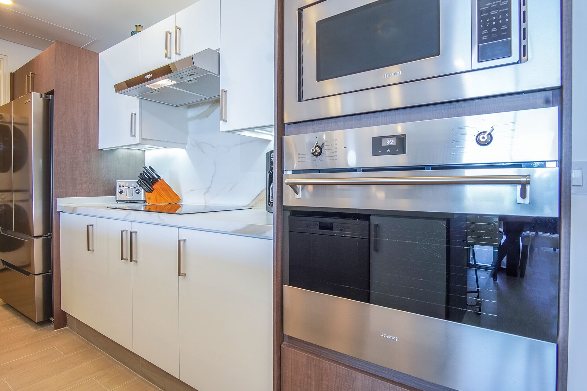 Condo, varias camas, balcón, vista al océano (Encantame Towers Verano 304) | Cocina privada | Comedor 