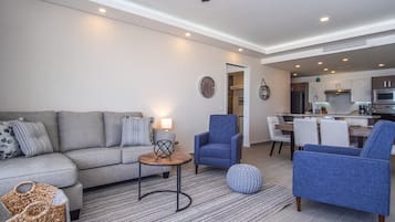 Kondominium, Beberapa Tempat Tidur, balkon, pemandangan samudra (Encantame Towers Verano 304) | Area keluarga | Televisi layar datar 42-inci dengan saluran TV digital