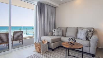 Kondominium, Beberapa Tempat Tidur, balkon, pemandangan samudra (Encantame Towers Verano 304) | Area keluarga | Televisi layar datar 42-inci dengan saluran TV digital