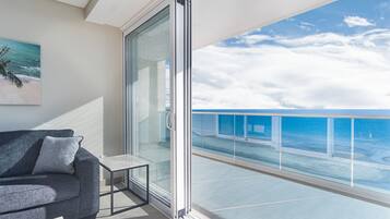 Condo, varias camas, balcón, vista al océano (Encantame Towers Velero 704) | Interior