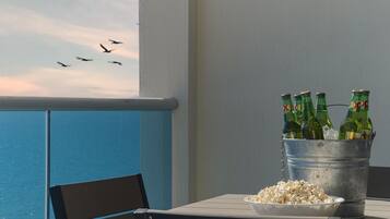 Apartment, Mehrere Betten, Balkon, Meerblick (Encantame Towers Velero 704) | Speisen im Freien