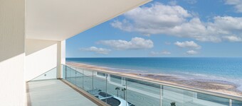 Splash in New Lazy River/stay in Modern Luxury Encantame C-704