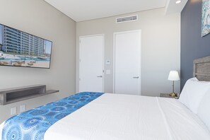 Bloc d'apartaments, diversos llits, balcó, vistes a l'oceà (Encantame Towers Velero 704) | 2 dormitoris, decoració individual, mobiliari individual i roba de llit 