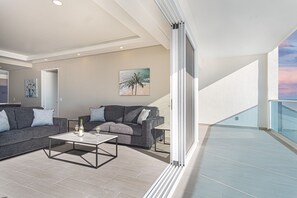 Condo, varias camas, balcón, vista al océano (Encantame Towers Velero 704) | Interior