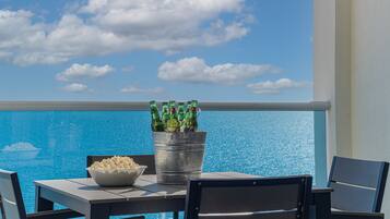 Appartement, Meerdere bedden, balkon, uitzicht op zee (Encantame Towers Velero 704) | Buiten dineren