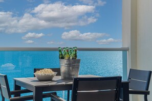 Appartement, meerdere bedden, balkon, uitzicht op oceaan (Encantame Towers Velero 704) | Buiten dineren