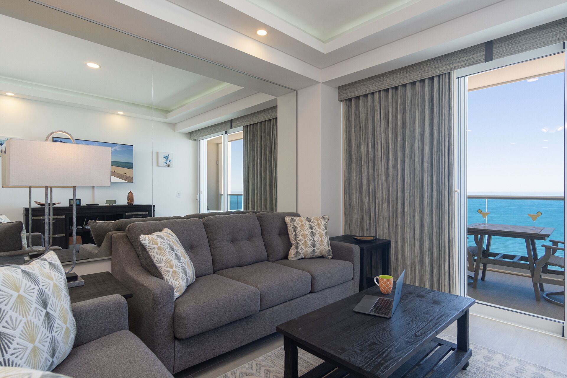 Condo, 1 cama King size y sofá cama, balcón, vista al océano (Encantame Towers Velero 1203) | Área de sala de estar | Televisión de pantalla plana de 42 pulgadas con canales digitales 