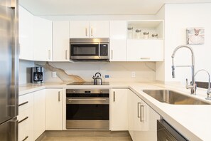 Appart'hôtel, 1 très grand lit et 1 canapé-lit, balcon, vue océan (Encantame Towers Velero 1203) | Cuisine privée