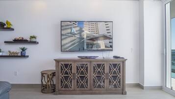 Condo, Multiple Beds, Balcony, Ocean View (Encantame Towers Verano 804) | Interior