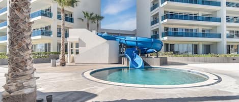 สระว่ายน้ำ