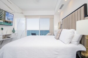 Appart'hôtel, 1 très grand lit et 1 canapé-lit, balcon, vue océan (Encantame Towers Velero 903)