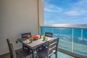 Leilighet, 1 kingsize-seng med sovesofa, balkong, havutsikt (Encantame Towers Velero 903) | Utendørsservering