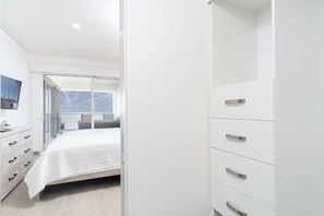 3 habitaciones, decoración personalizada y muebles diferentes 