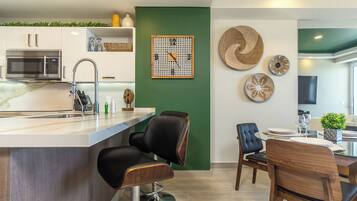 Condo, 1 King Bed with Sofa bed, Balcony, Ocean View (Encantame Towers Viento 1603) | Private kitchen