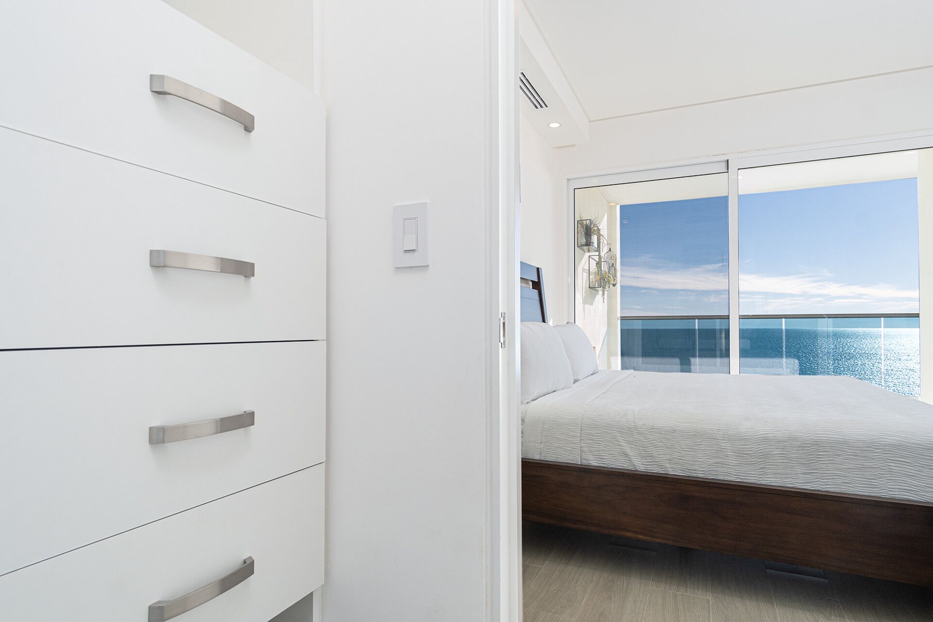 Condo, varias camas, balcón, vista al océano (Encantame Towers Velero 702) | 2 habitaciones, decoración personalizada y muebles diferentes 