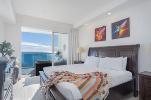 Condo, Plusieurs lits, balcon, vue sur l’océan (Encantame Towers Velero 702) | 2 chambres, décor unique, ameublement unique, literie fournie