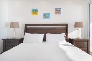 Condo, varias camas, balcón, vista al océano (Encantame Towers Velero 702) | 2 habitaciones, decoración personalizada y muebles diferentes 