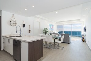 Apartment, Mehrere Betten, Balkon, Meerblick (Encantame Towers Velero 702) | Eigene Küche | Esstisch