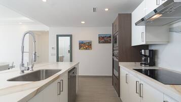 Condo, Multiple Beds, Balcony, Ocean View (Encantame Towers Velero 702) | Private kitchen