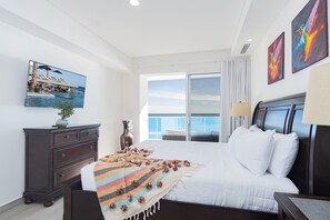 Appartamento, letti multipli, balcone, vista oceano (Encantame Towers Velero 702) | 2 camere, con stile personalizzato, con arredamento individuale