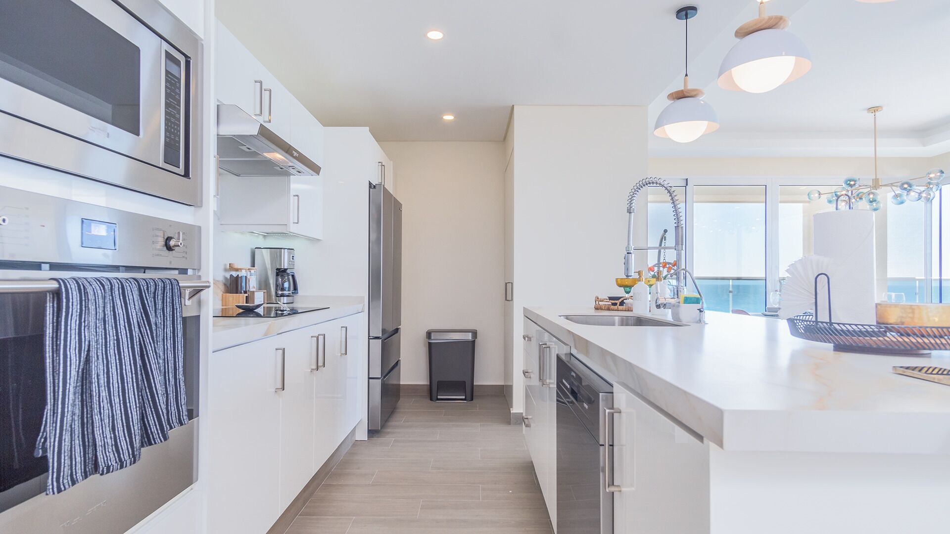 Apartamento, varias camas, balcón, vistas al mar (Encantame Towers Viento 1105) | Cocina privada