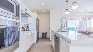 Condo, várias camas, sacada, vista para o oceano (Encantame Towers Viento 1105) | Cozinha privada