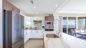 Condo, Multiple Beds, Balcony, Ocean View (Encantame Towers Verano 101) | Private kitchen