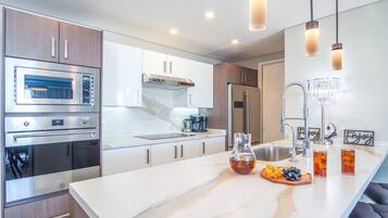 Condo, várias camas, sacada, vista para o oceano (Encantame Towers Velero 102) | Cozinha privada