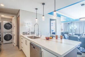 Kondominium, Beberapa Tempat Tidur, balkon, pemandangan samudra (Encantame Towers Velero 102) | Interior