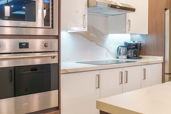 Kondominium, Beberapa Tempat Tidur, balkon, pemandangan samudra (Encantame Towers Velero 102) | Dapur pribadi