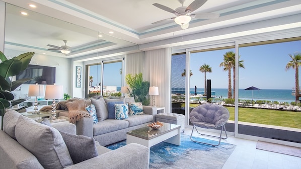 公寓式客房, 多张床, 阳台, 海洋景观 (Encantame Towers Velero 104) | 起居区 | 42-英寸纯平电视(配备数码频道)