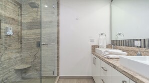 Apartment, Mehrere Betten, Balkon, Meerblick (Encantame Towers Velero 901) | Badezimmer | Handtücher