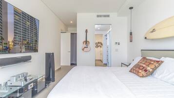 Condo, varias camas, balcón, vista al océano (Encantame Towers Velero 901) | 3 habitaciones, decoración personalizada y muebles diferentes