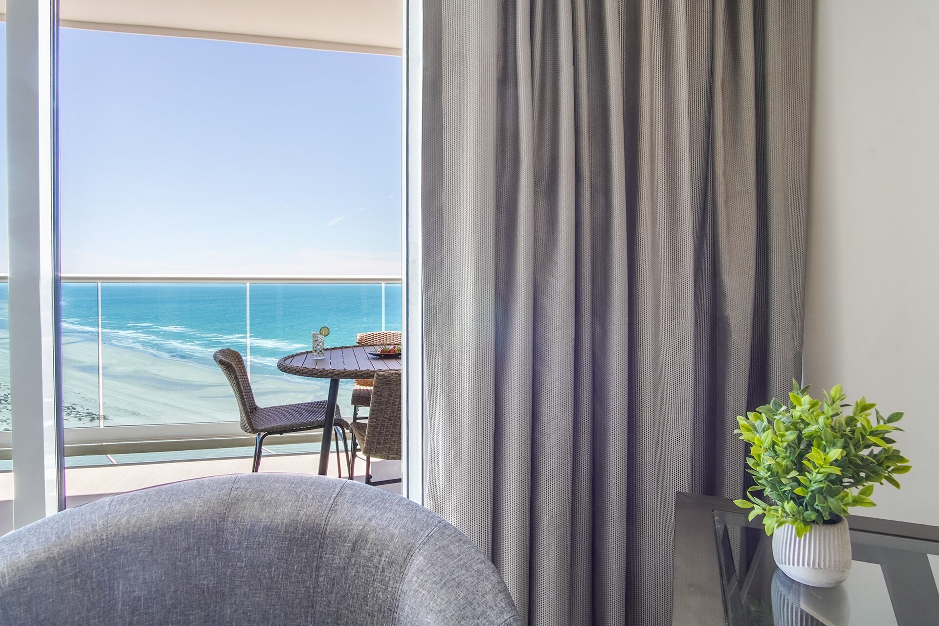 公寓式客房, 1 张特大床和 1 张沙发床, 阳台, 海洋景观 (Encantame Towers Verano 1703) | 住宿内部